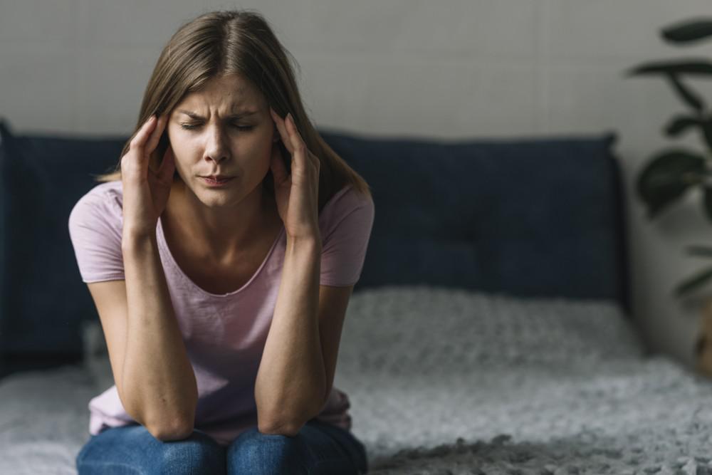 How Migraines and Hormonal Changes Are Connected in Women